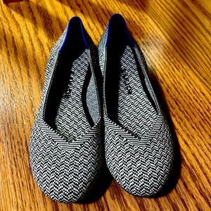 Black/Beige Size 7 Rothy’s.